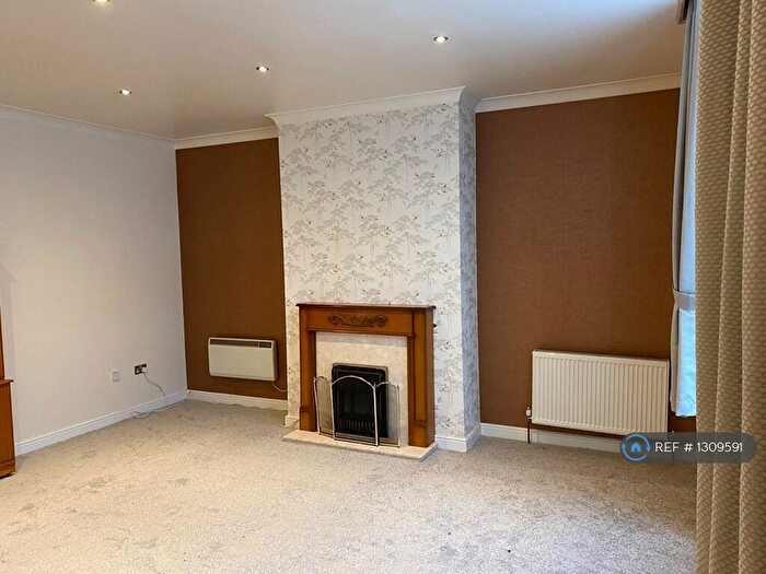 2 Bedroom Flat To Rent In Catherine Street, Elland, HX5