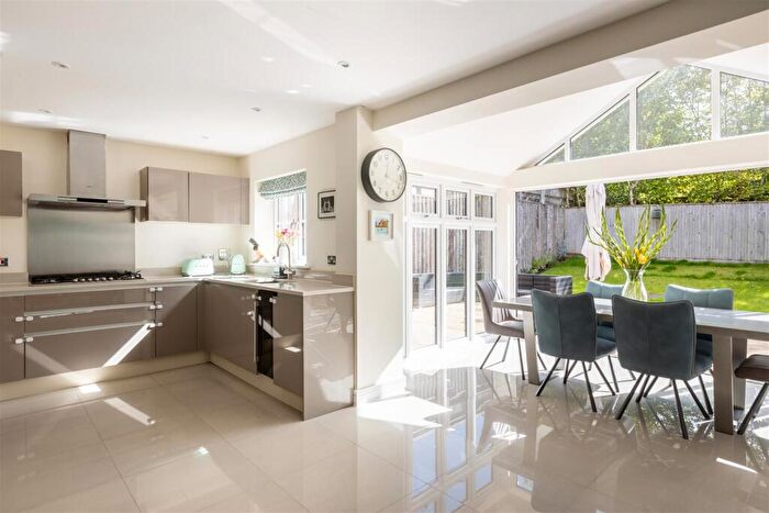 4 Bedroom Detached House For Sale In Sycamore Mews, Caterham, CR3