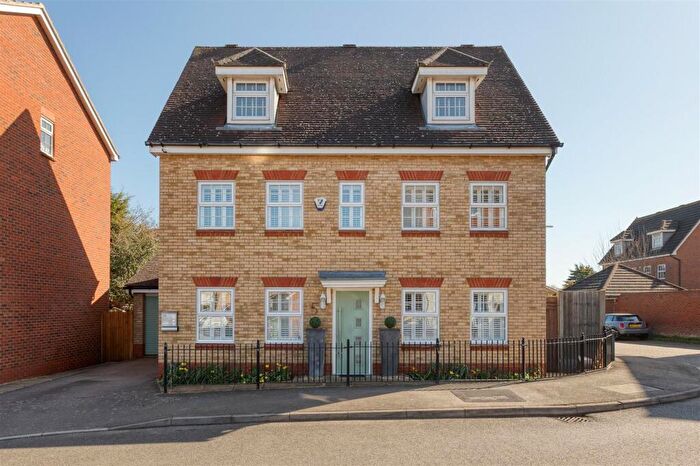 5 Bedroom Detached House For Sale In Glossop Way, "Church End", Arlesey, SG15