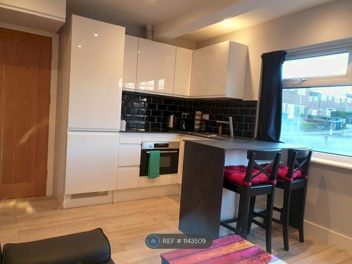 1 Bedroom Flat To Rent In Mill Hill, London, NW7