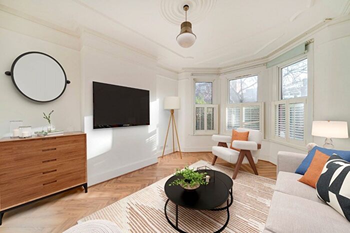 3 Bedroom Terraced House For Sale In Cornwall Avenue, London, N22