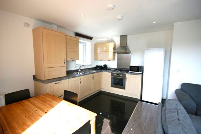 2 Bedroom Flat To Rent In Arneil Place, Crewe Road, Edinburgh, EH5