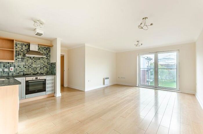 2 Bedroom Flat For Sale In Damask Court, Cleeve Way, Sutton, Surrey, SM1