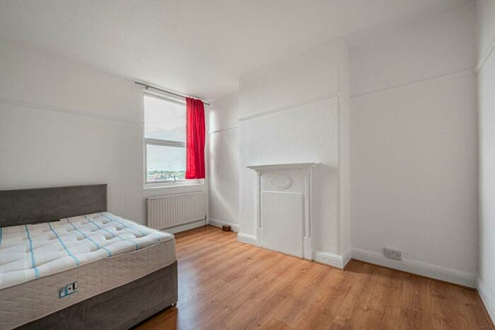 1 Bedroom Flat To Rent In Ashbourne Parade, Temple Fortune, London, NW11