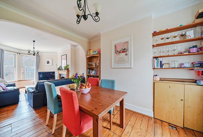 4 Bedroom Flat For Sale In Radbourne Road, Balham, London, SW12