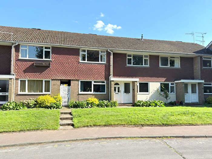 2 Bedroom Flat For Sale In Windfield, Leatherhead, KT22