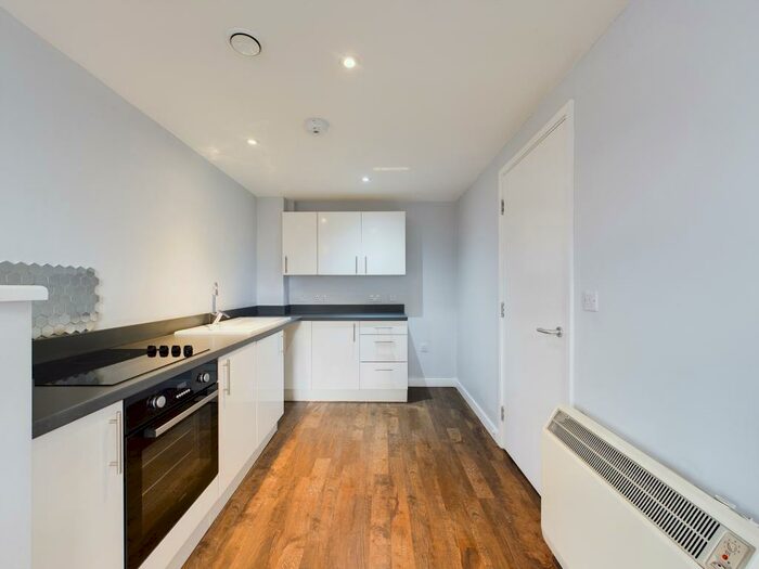 3 Bedroom Apartment To Rent In Queens House, Paragon Street, HU1