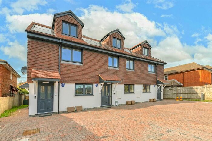 3 Bedroom Maisonette To Rent In Old Kent Road, Paddock Wood, Tonbridge, TN12