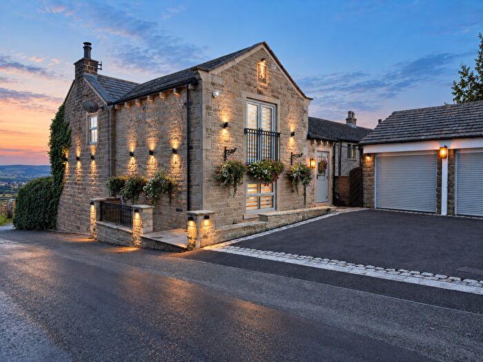 4 Bedroom Cottage For Sale In Heights Lane, Fence, Burnley, BB12