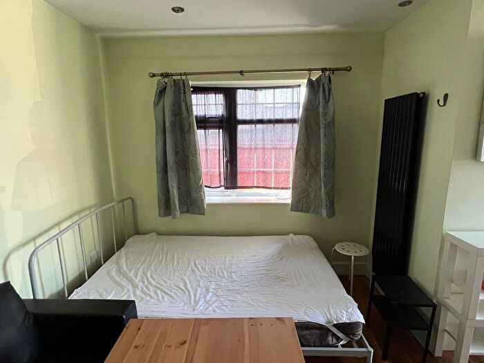 Studio To Rent In Lulworth Close, Harrow, HA2
