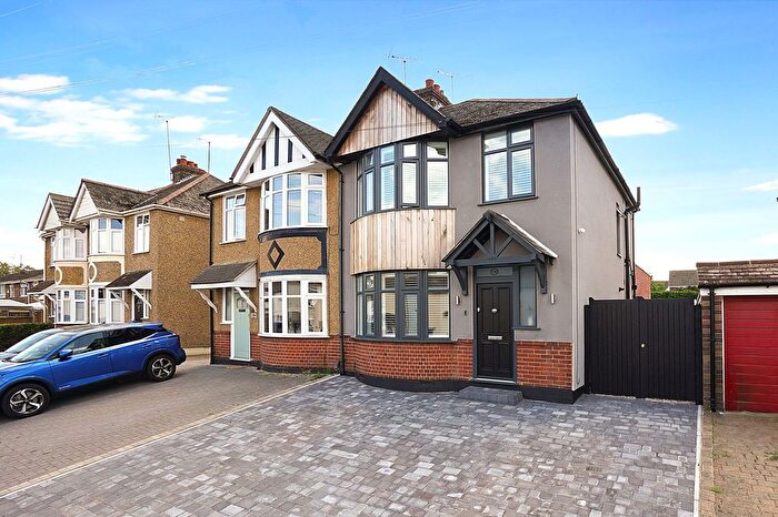 3 Bedroom Semi-Detached House For Sale In High Street, Rainham, ME8