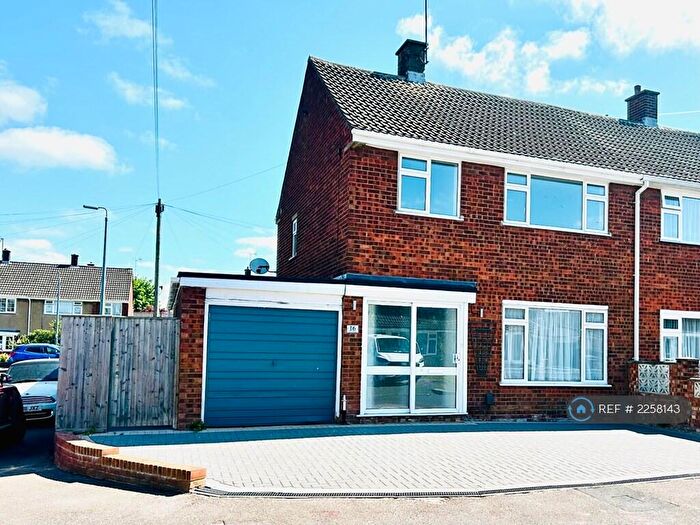 3 Bedroom Semi-Detached House To Rent In Yew Street, Dunstable, LU5