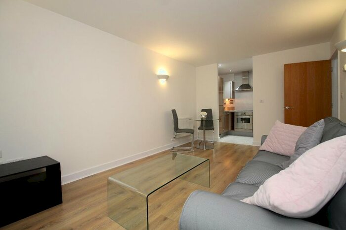 1 Bedroom Flat To Rent In Proton Tower, Blackwall Way, Canary Wharf, E14