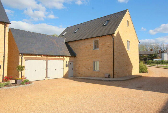 5 Bedroom Detached House To Rent In The Elms, Silverstone, Northants, NN12