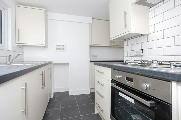 1 Bedroom Flat To Rent In Comyn Road, London, SW11