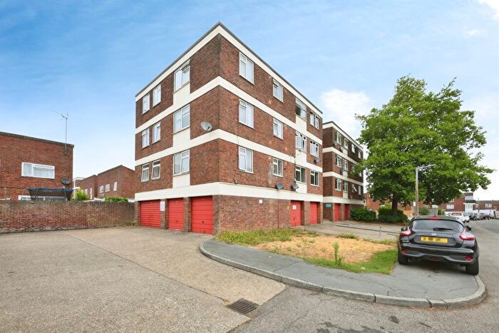 1 Bedroom Flat For Sale In Long Banks, Harlow, CM18