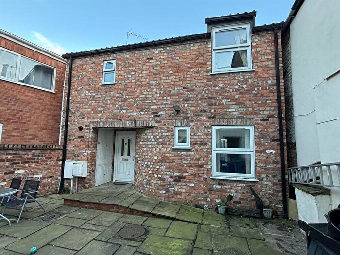 1 Bedroom Cottage To Rent In Market Place, Howden, Goole, DN14