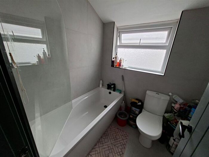 1 Bedroom Flat For Sale In Carlisle Street, Splott, Cardiff, CF24