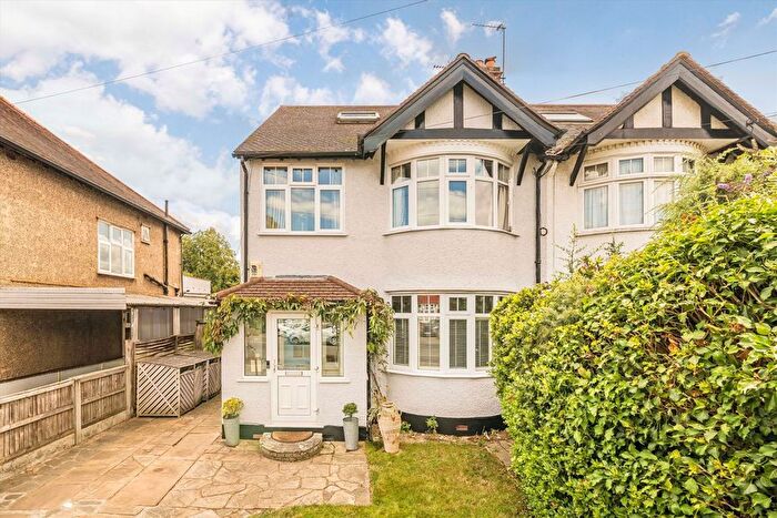 5 Bedroom Semi-Detached House For Sale In Lynton Road, Kingston Upon Thames, KT3