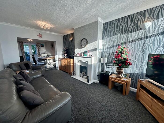 3 Bedroom Semi-Detached House To Rent In Coles Lane, West Bromwich, B71