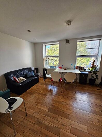 2 Bedroom Flat To Rent In Bethnal Green Road, London, E2