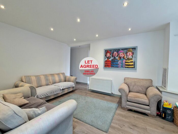 3 Bedroom Bungalow To Rent In Manor Road, Paignton, TQ3