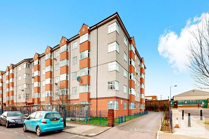 2 Bedroom Flat To Rent In Oban House, Oban Street, Aberfeldy Village, Canning Town, Poplar, London, E14