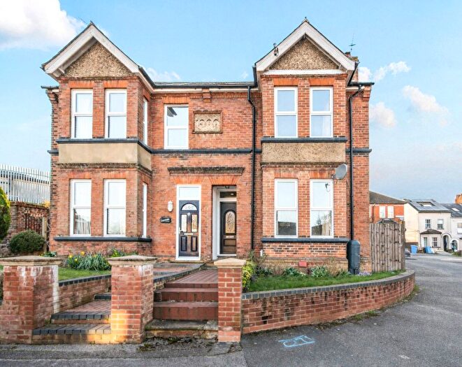 4 Bedroom Semi-Detached House For Sale In Cargate Hill, Aldershot, Hampshire, GU11