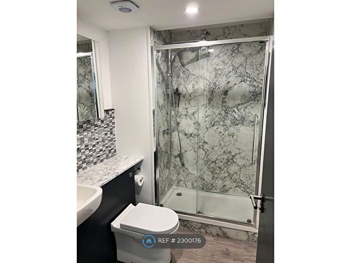 2 Bedroom Flat To Rent In Chronos Building, Whitechapel London, E1