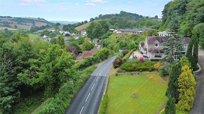 4 Bedroom Detached House For Sale In Tiverton Road, Bampton, Tiverton, Devon, EX16