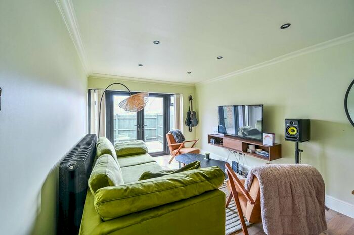 3 Bedroom Semi-Detached House To Rent In Richard Close, Woolwich, London, SE18