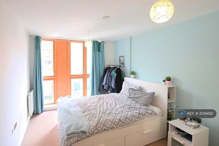 1 Bedroom Flat To Rent In Watermans Place, Leeds, LS1