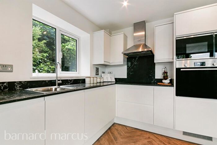 2 Bedroom Apartment For Sale In Arboreta Close, South Croydon, CR2
