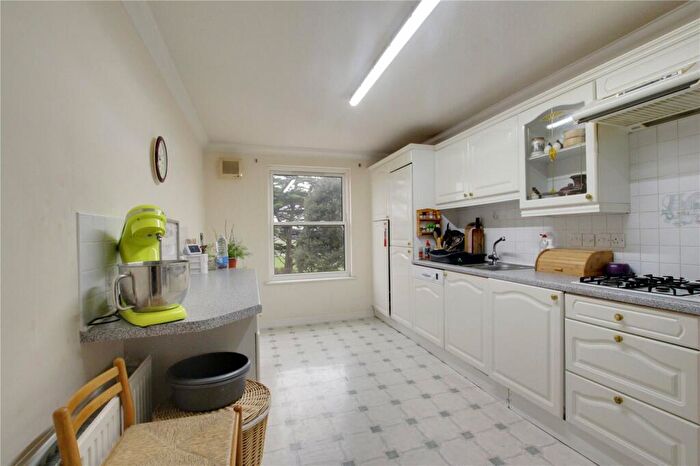 2 Bedroom Flat To Rent In Beach Crescent, Littlehampton, West Sussex, BN17