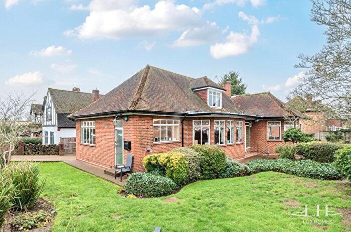 4 Bedroom Bungalow For Sale In Heath Drive, Romford, RM2