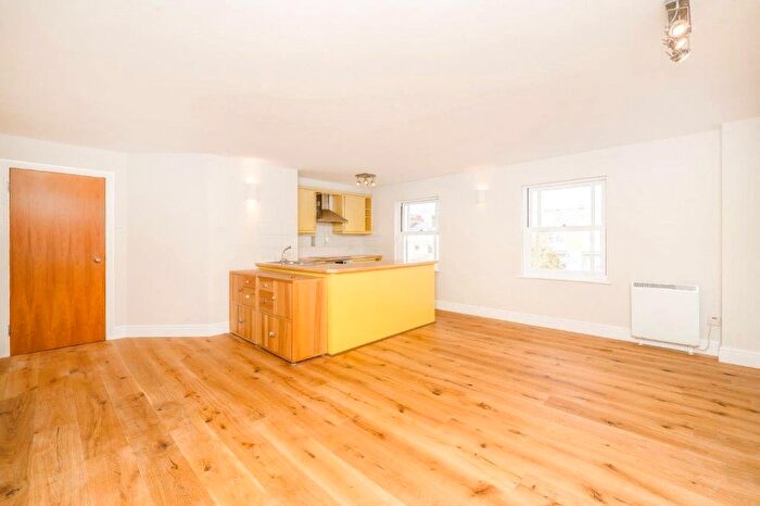 2 Bedroom Flat To Rent In Hanover Place, Bow, London, E3