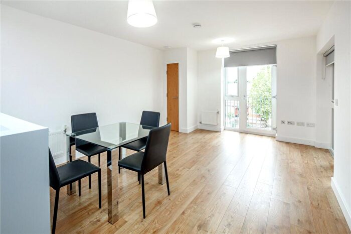 2 Bedroom Apartment To Rent In Bowes Road, London, N11