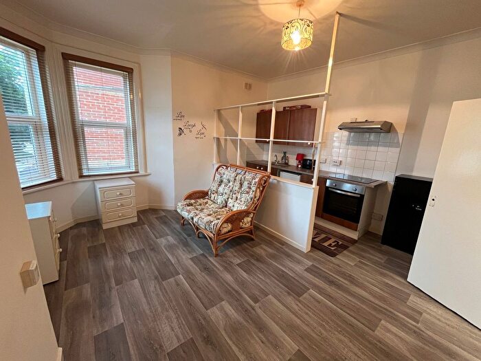 1 Bedroom Flat To Rent In - Aylesbury Road, Bournemouth, BH1