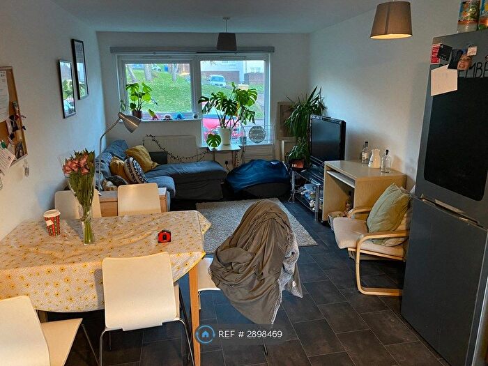 4 Bedroom Maisonette To Rent In Ark Lane, Glasgow, G31