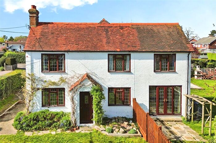 4 Bedroom Detached House For Sale In Newtown, Tadley, Hampshire, RG26
