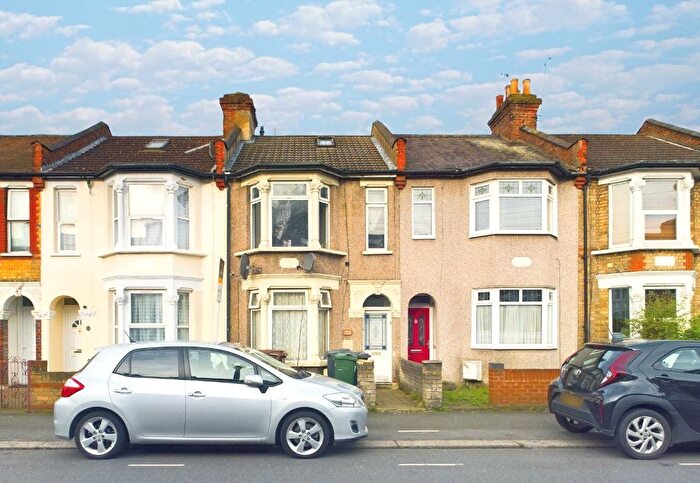 2 Bedroom Flat To Rent In Fulbourne Road, Walthamstow, E17