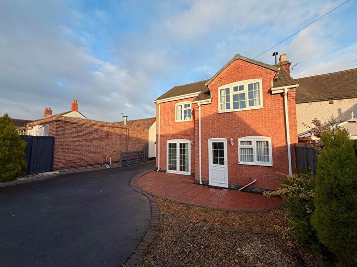 3 Bedroom House To Rent In Main Street, Overseal, DE12