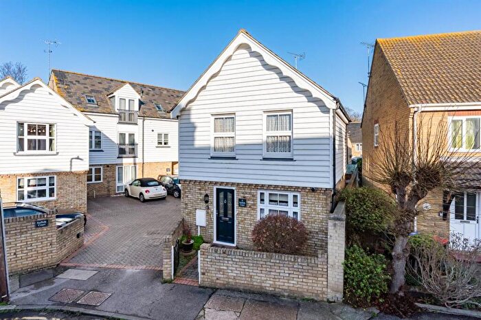 2 Bedroom Detached House For Sale In Suffolk Street, Whitstable, CT5