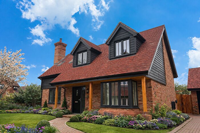 3 Bedroom Detached House For Sale In View Road, Cliffe Woods, ME3