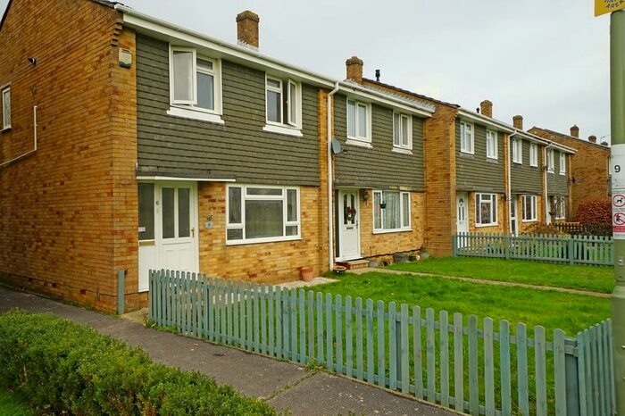 3 Bedroom Semi-Detached House To Rent In Greendale Close, Fareham, PO15