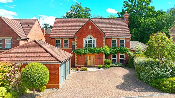 5 Bedroom Detached House For Sale In Woodlands Close, Oadby, LE2