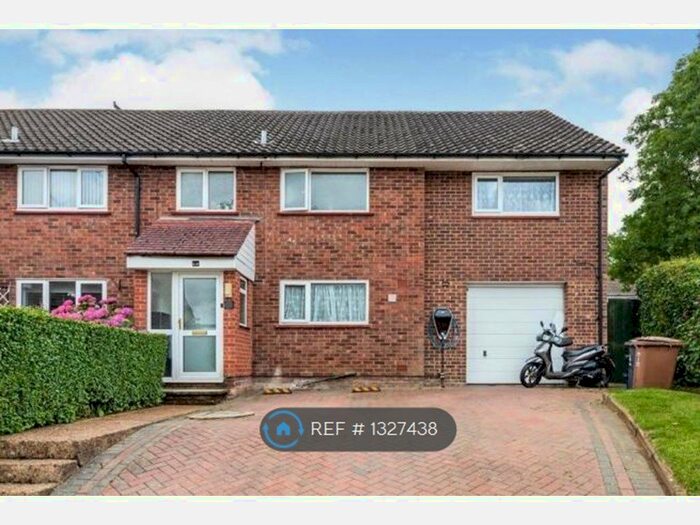4 Bedroom End Of Terrace House To Rent In Hayley Common, Stevenage SG2