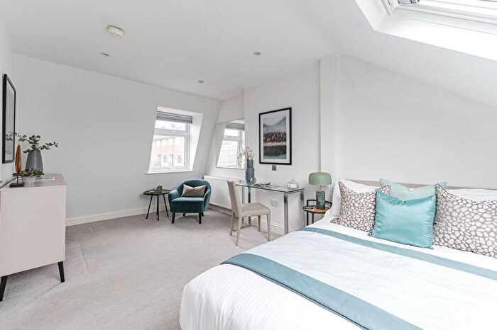 3 Bedroom Flat To Rent In Rosaline Road, Munster Village, London, SW6