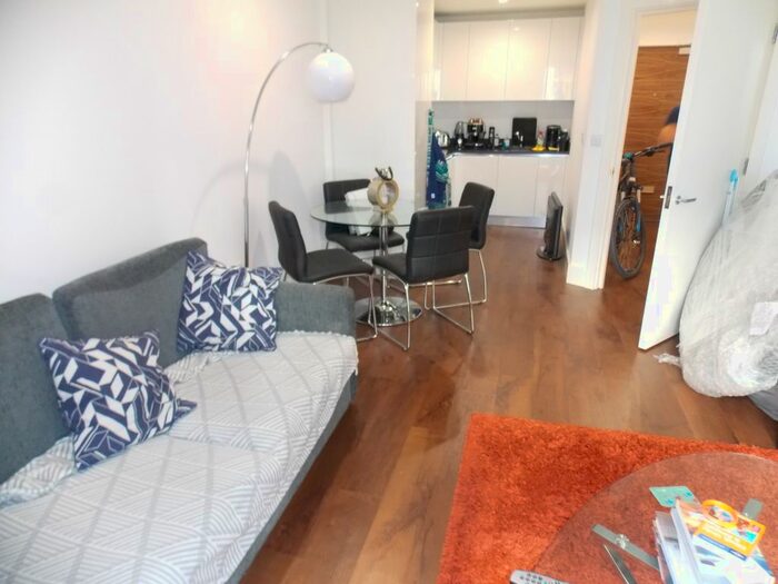 1 Bedroom Flat To Rent In Warehouse Court, Street, Woolwich Arsenal, SE18