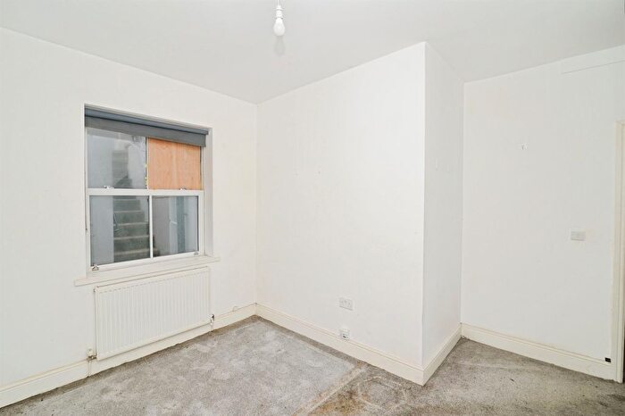 2 Bedroom Flat For Sale In Devonshire Road, Hastings, TN34